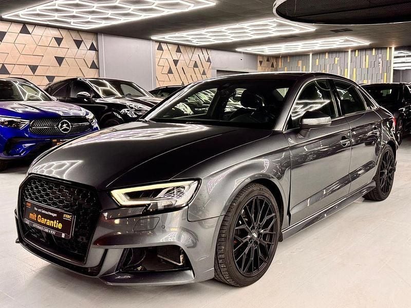 Grau Gebraucht 2017 Audi S3 Ambiente Limousine | 24.990 € (Guter Preis) - Bild 1/4