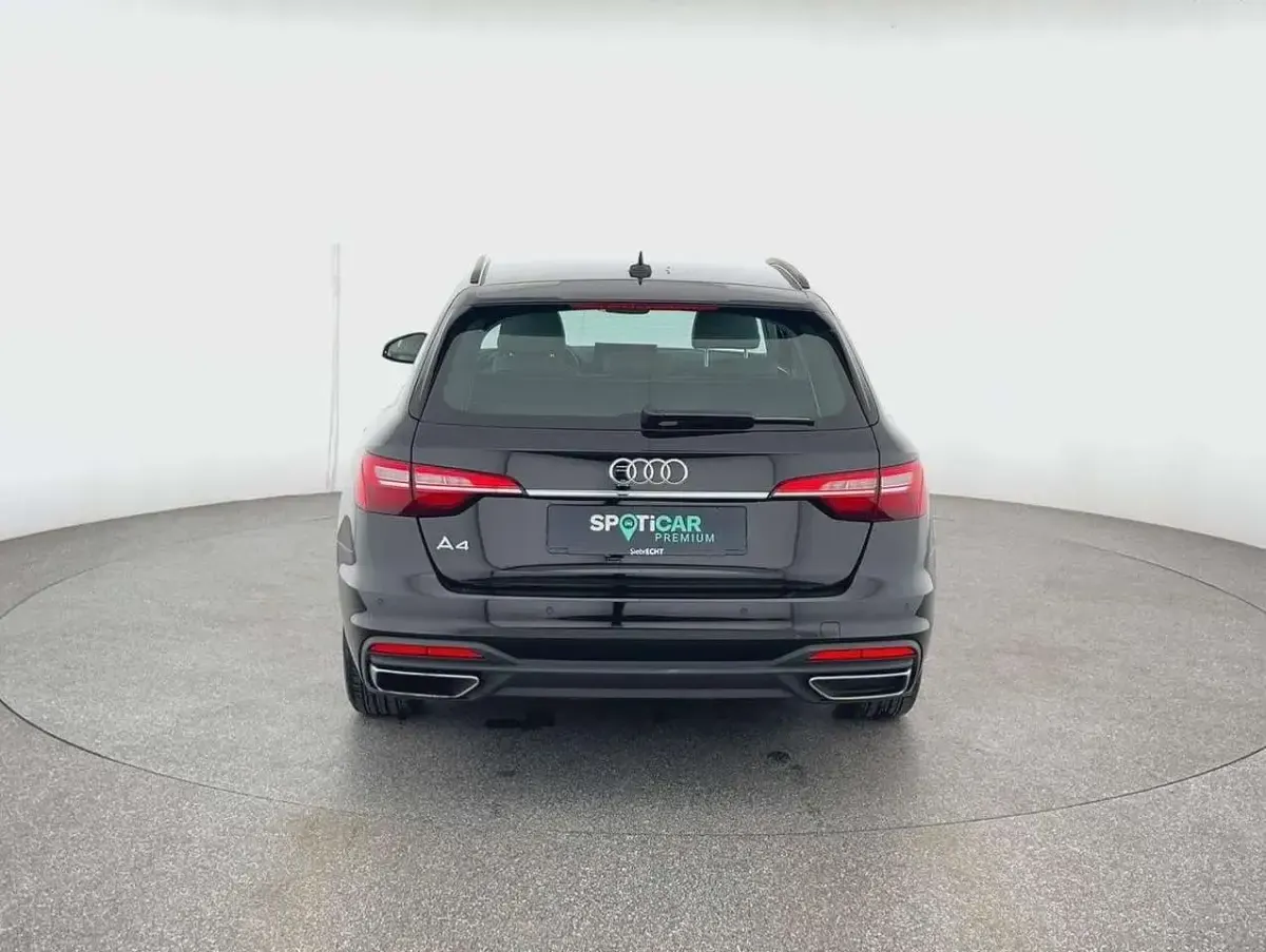 Gebraucht Audi A4 Basis 163 PS (119 kW) 2021 Schwarz Kombi