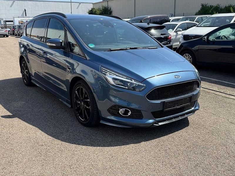 Blau Gebraucht 2018 Ford S-MAX ST-Line Van / Kleinbus | 20.599 € (Teuer) - Bild 1/4