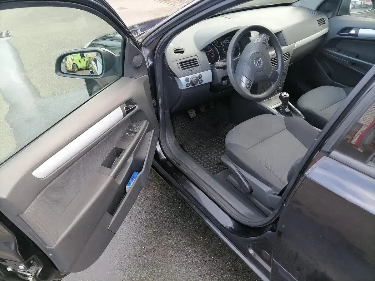 Gebraucht Opel Astra 105 PS (77 kW) 2006 Schwarz Limousine