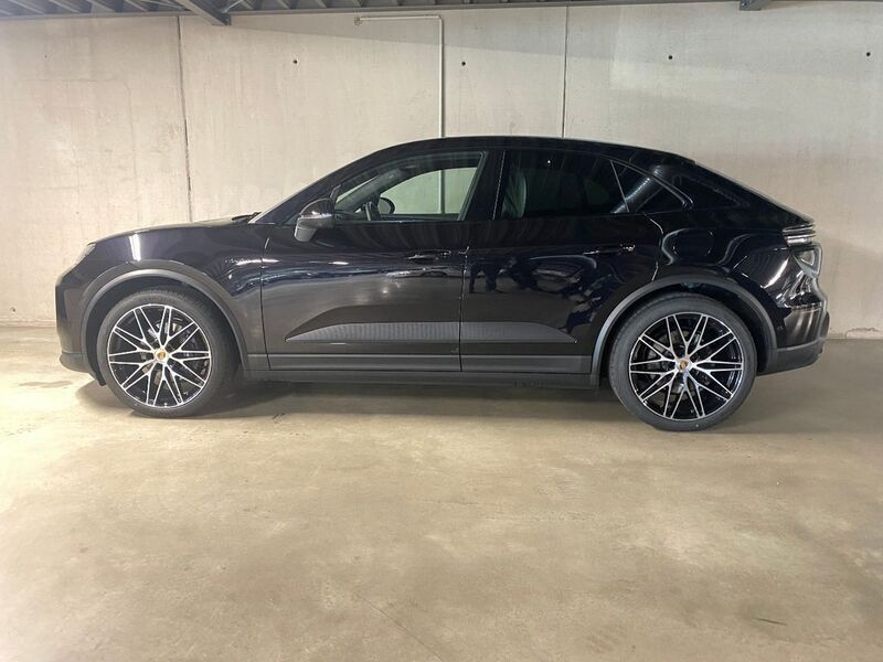 Gebraucht Porsche Macan 264 kW (360 PS) 2024 Tiefschwarzmetallic SUV