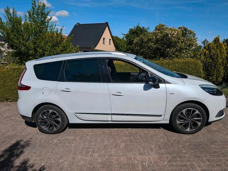 Weiß Gebraucht 2014 Renault Scénic III Van / Kleinbus | 8.899 € - Bild 1/4