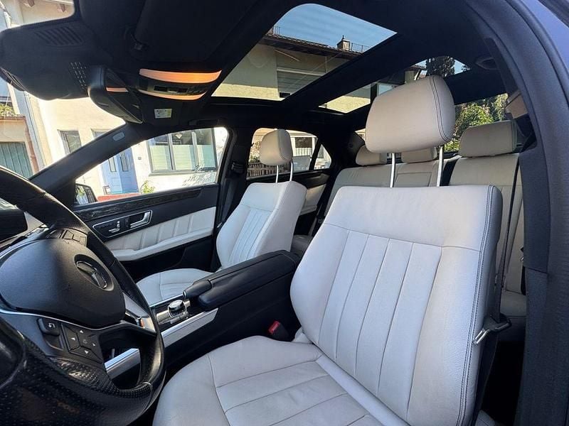Blau Gebraucht 2013 Mercedes E220 Limousine | 16.700 € (Teuer) - Bild 1/4