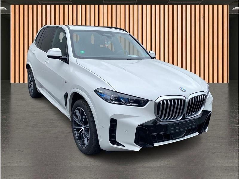 Gebraucht BMW X5 Shadowline 298 PS (219 kW) 2024 Weiß mineralweiss metallic (metallic) SUV