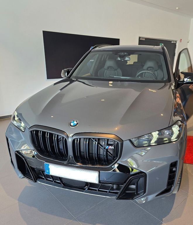 Grau Gebraucht 2024 BMW X5 M Sport SUV | 99.500 € (Superpreis) - Bild 1/4
