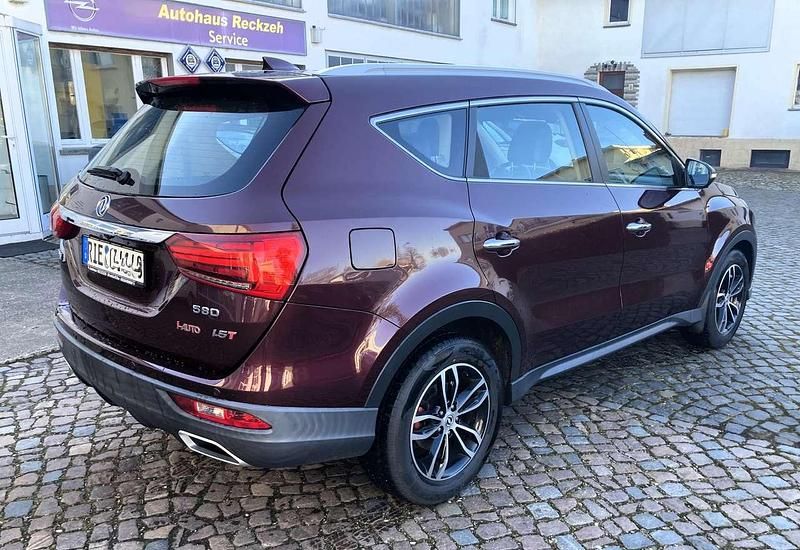 Gebraucht DFSK Glory 580 145 PS (106 kW) 2021 Dunkelrot m2 SUV