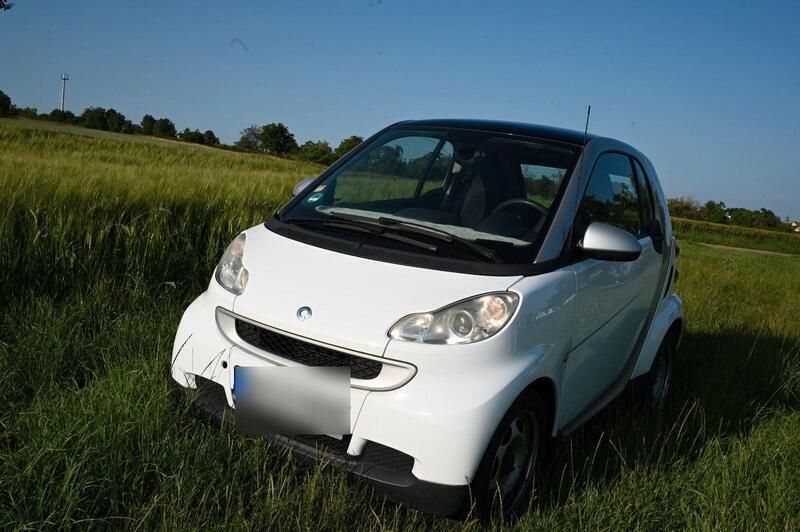 Weiß Gebraucht 2011 Smart ForTwo Coupé Coupé | 4.400 € (Superpreis) - Bild 1/4