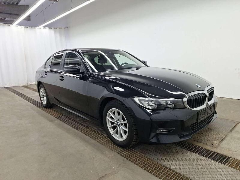 Gebraucht BMW 318 Advantage 150 PS (110 kW) 2021 Black sapphire metallic Limousine