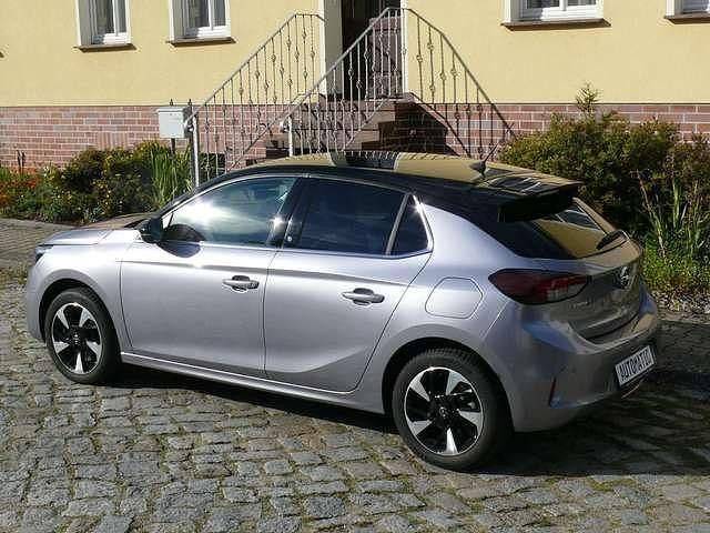 Gebraucht Opel Corsa-e Elegance 100 kW (136 PS) 2022 Grau/quarz silber Kleinwagen