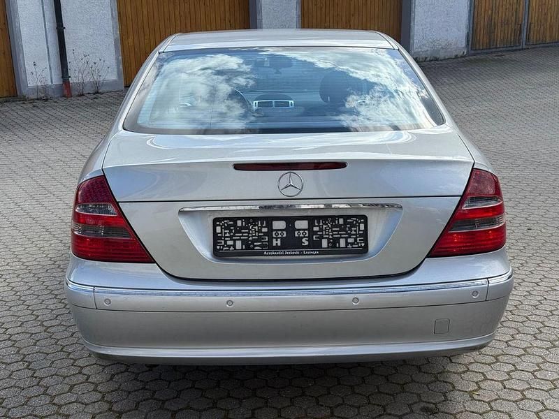 Gebraucht Mercedes E200 163 PS (119 kW) 2004 Silber Limousine