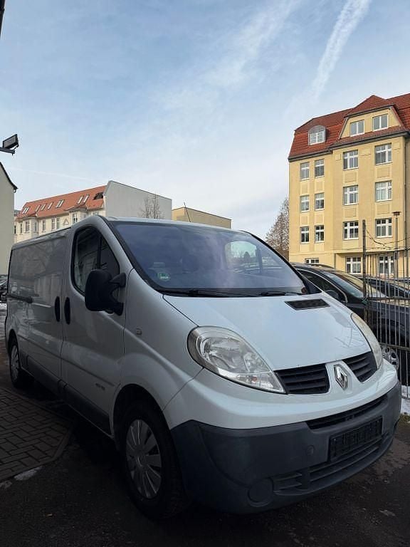 Gebraucht Renault Trafic 114 PS (83 kW) 2011 Weiß Van / Kleinbus