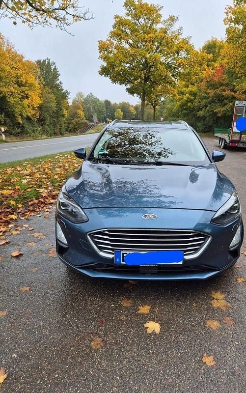 Blau Gebraucht 2019 Ford Focus Titanium Kombi | 12.800 € (Superpreis) - Bild 1/4