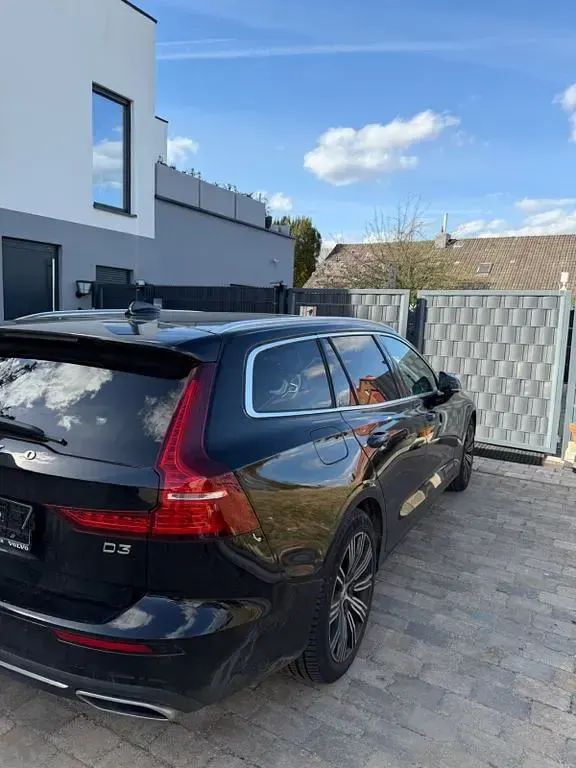 Gebraucht Volvo V60 Inscription 150 PS (110 kW) 2020 Schwarz Kombi