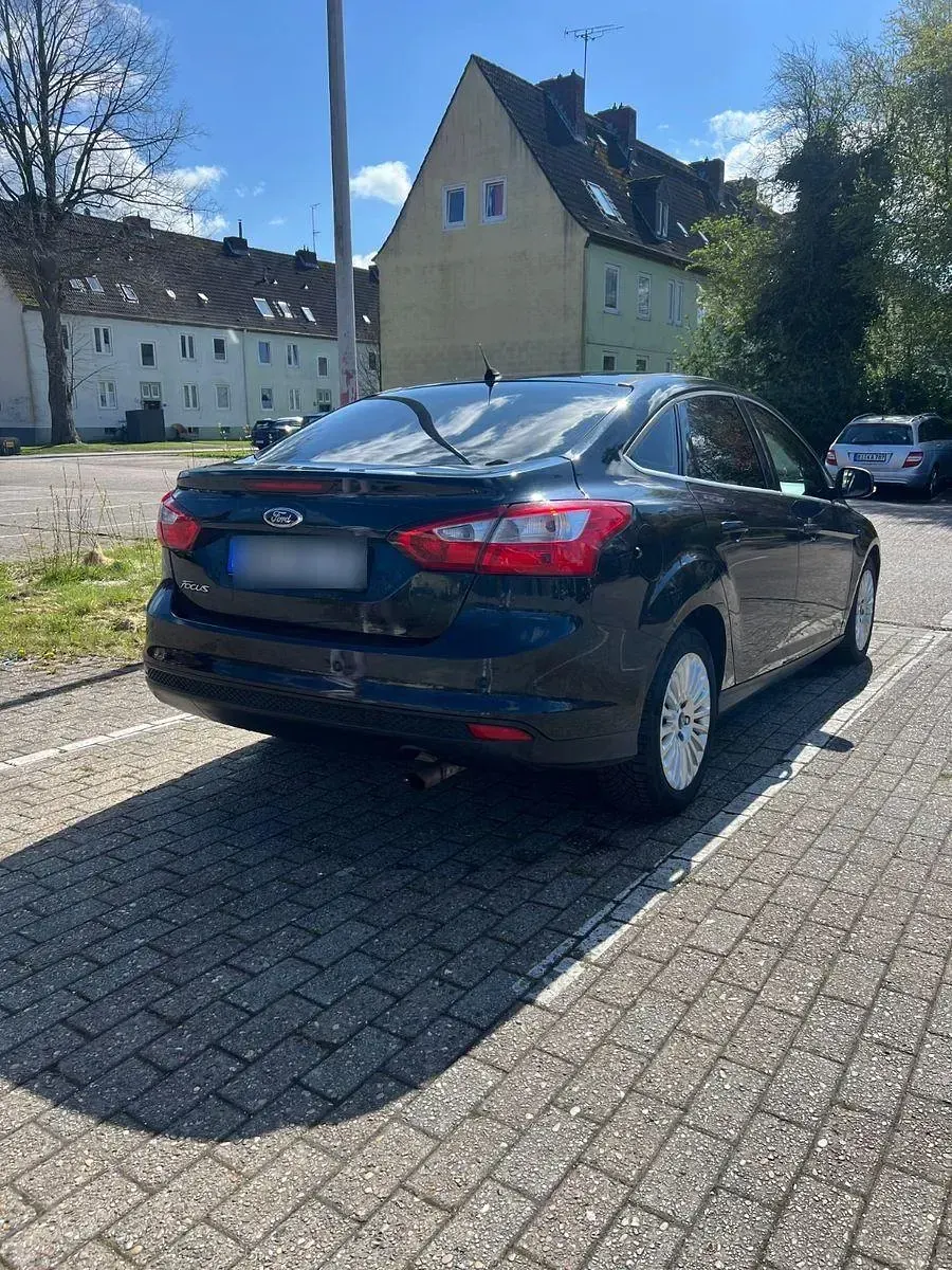 Gebraucht Ford Focus Trend 150 PS (110 kW) 2011 Schwarz Limousine