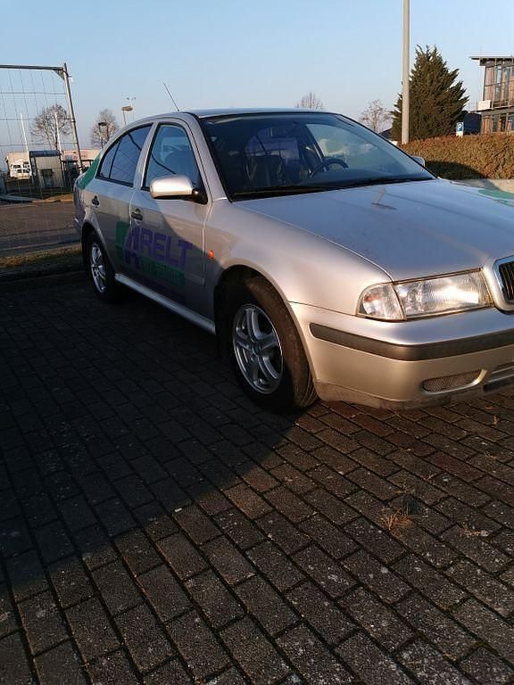 Gebraucht Skoda Octavia 90 PS (66 kW) 1998 Silber Limousine