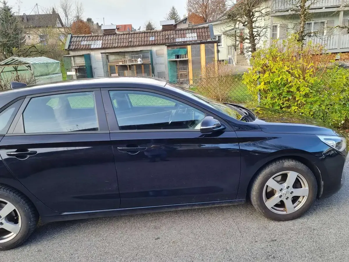Gebraucht Hyundai i30 Trend 140 PS (102 kW) 2017 Schwarz Limousine