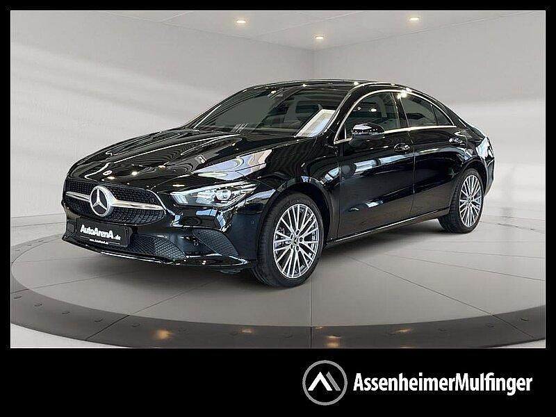 Unilack nachtschwarz Gebraucht 2021 Mercedes CLA250e Limousine | 28.460 € (Guter Preis) - Bild 1/4