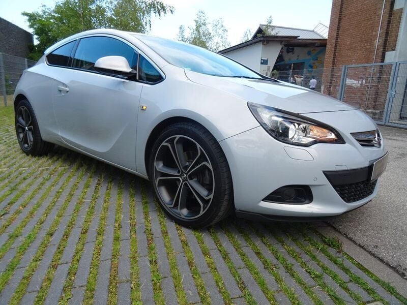Grau Gebraucht 2012 Opel Astra GTC Innovation Limousine | 8.800 € (Etwas zu teuer) - Bild 1/4