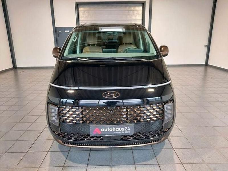Gebraucht Hyundai Staria Signature 177 PS (130 kW) 2022 Schwarz Van / Kleinbus