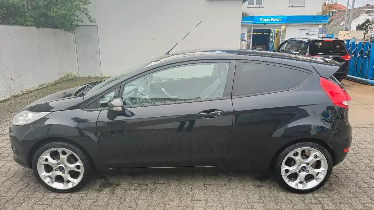 Gebraucht Ford Fiesta 120 PS (88 kW) 2010 Schwarz Coupé