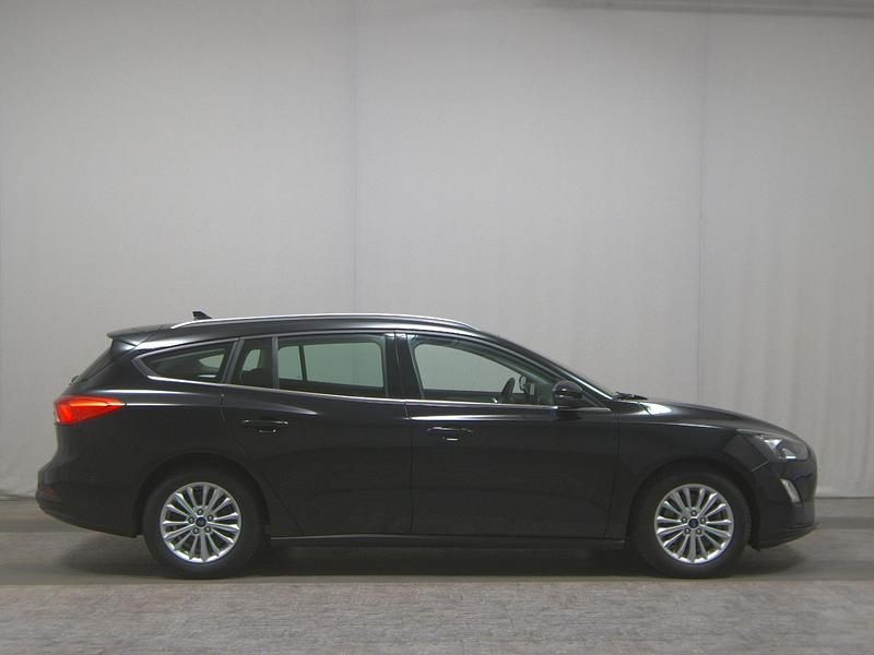 Gebraucht Ford Focus Titanium 125 PS (91 kW) 2021 Obsidianschwarz metallic Limousine