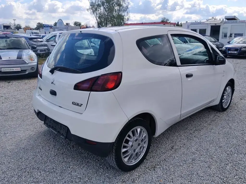 Gebraucht Mitsubishi Colt 75 PS (55 kW) 2010 Weiß Kleinwagen