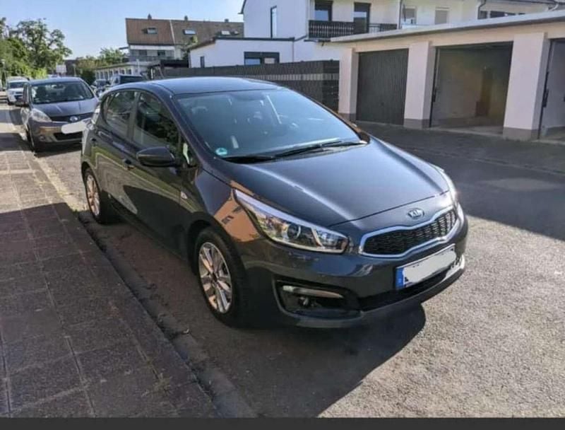 Gebraucht Kia Ceed Edition 7 99 PS (72 kW) 2016 Grau Kleinwagen