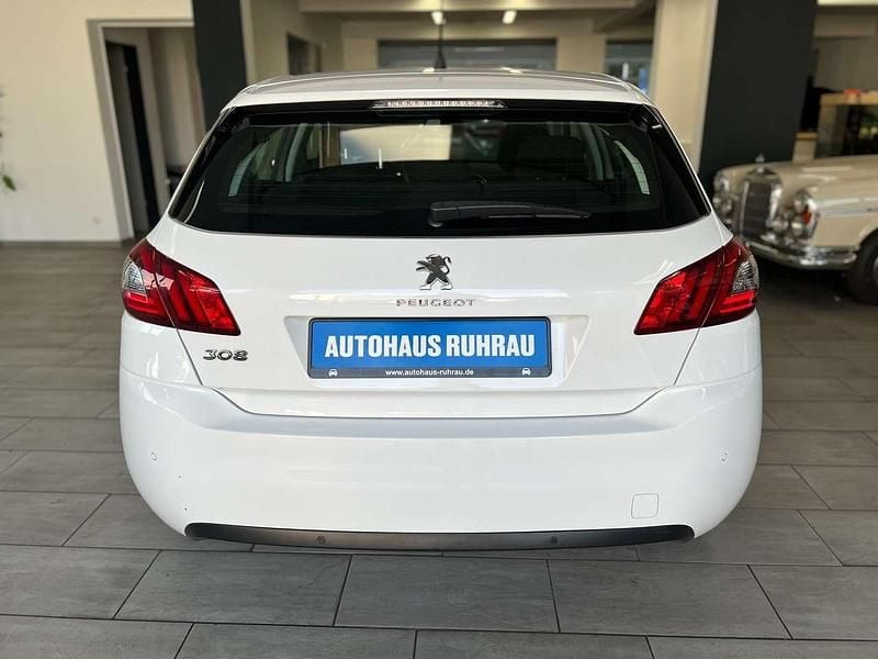 Gebraucht Peugeot 308 131 PS (96 kW) 2021 Weiß Kleinwagen