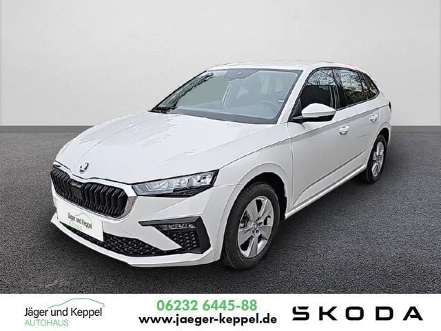 Weiß Gebraucht 2024 Skoda Scala Essence Kleinwagen | 19.900 € (Fairer Preis) - Bild 1/4