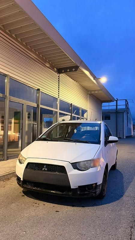 Gebraucht Mitsubishi Colt 90 PS (66 kW) 2008 Weiß Kleinwagen
