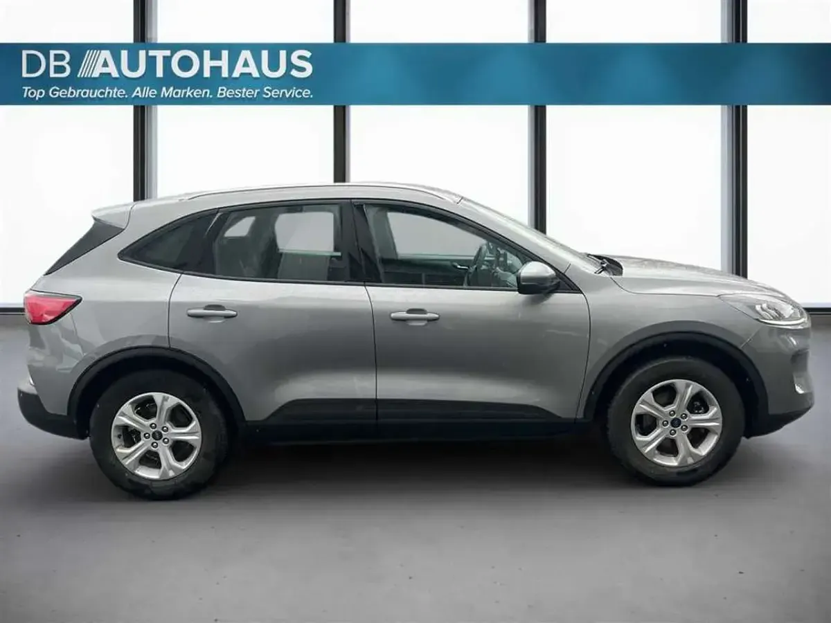 Usado Ford Kuga Cool & Connect 190 HP (139 kW) 2022 Prateado SUV