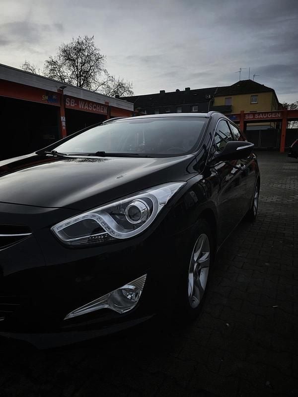 Gebraucht Hyundai i40 135 PS (99 kW) 2014 Schwarz Kombi