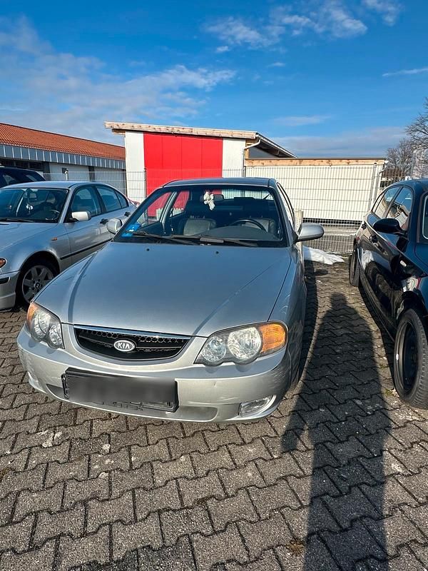 Gebraucht Kia Shuma 114 PS (83 kW) 2004 Grau Kleinwagen