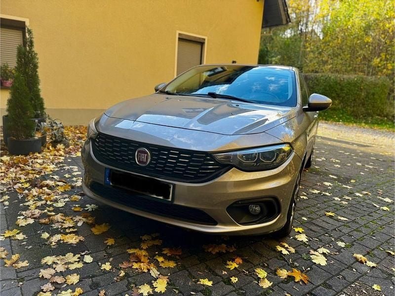 Gold Gebraucht 2016 Fiat Tipo Lounge Limousine | 9.099 € (Fairer Preis) - Bild 1/4
