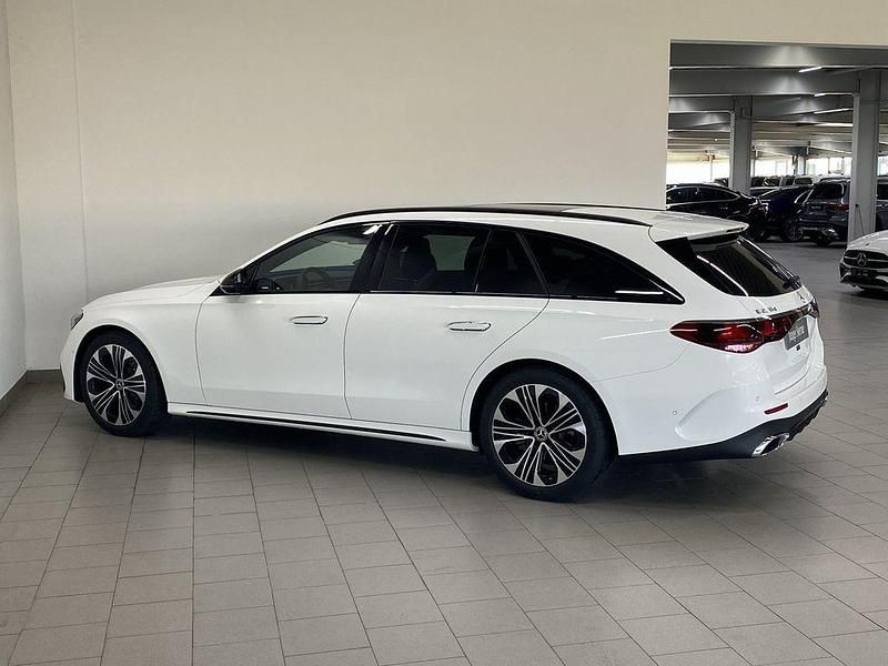 Gebraucht Mercedes E220 AMG 197 PS (144 kW) 2026 Weiß Limousine