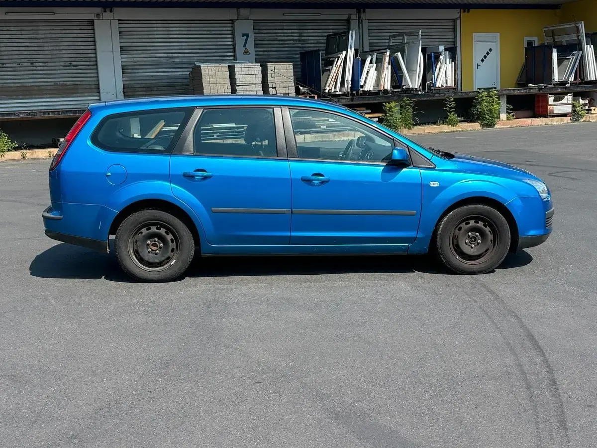 Gebraucht Ford Focus Ambiente 101 PS (74 kW) 2006 Blau Kombi