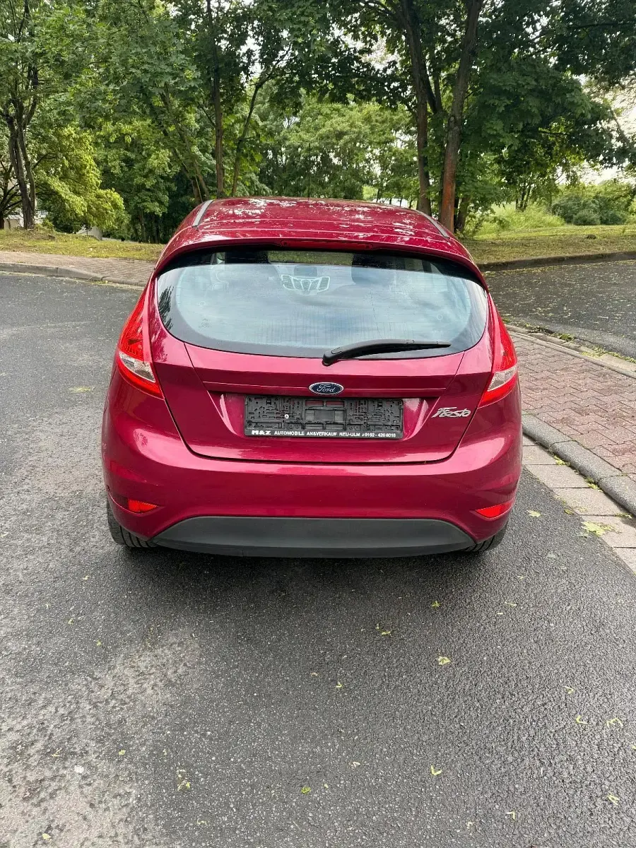 Gebraucht Ford Fiesta Ambiente 60 PS (44 kW) 2009 Rot Limousine