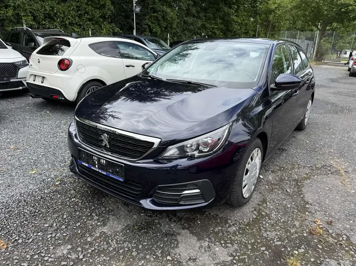 Gebraucht Peugeot 308 Active 131 PS (96 kW) 2019 Farbe encreblau Kombi
