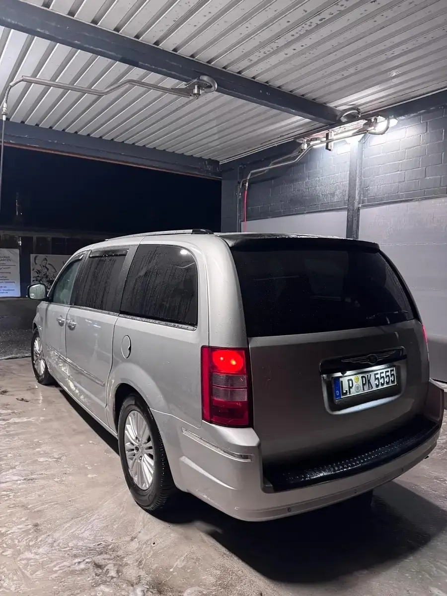 Gebraucht Chrysler Grand Voyager 163 PS (119 kW) 2008 Silber Van / Kleinbus