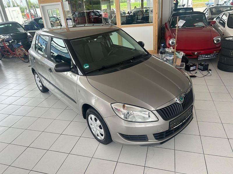 Beige Gebraucht 2012 Skoda Fabia Cool Edition Limousine | 2.200 € (Guter Preis) - Bild 1/4