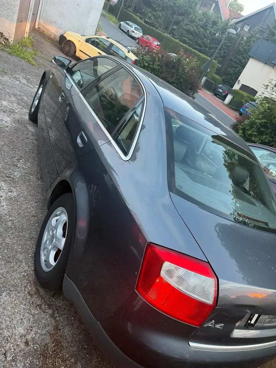 Gebraucht Audi A4 130 PS (95 kW) 2000 Grau Limousine