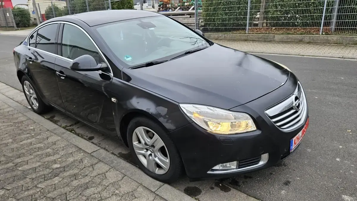 Gebraucht Opel Insignia 160 PS (117 kW) 2012 Schwarz Limousine