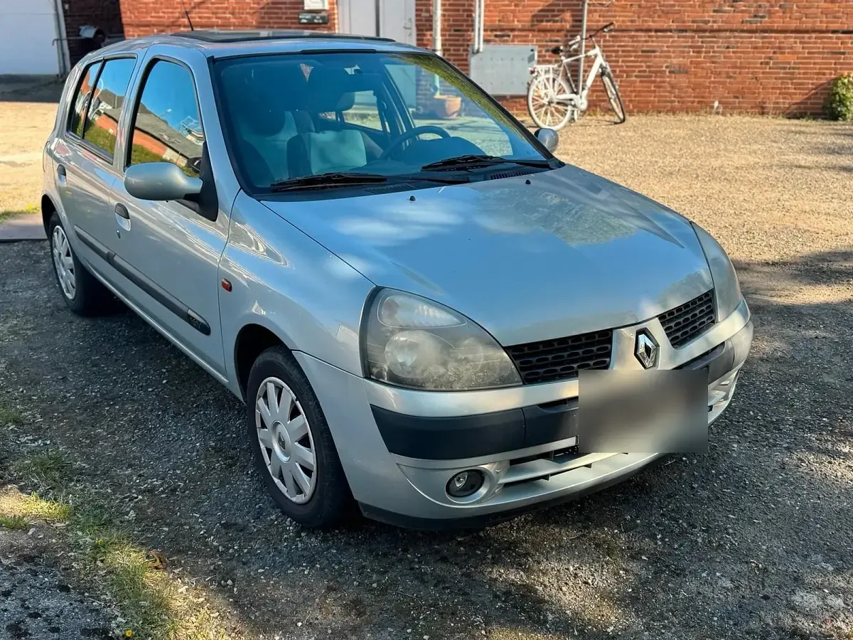 Second-hand Renault Clio II 75 CP (55 kW) 2002 Argintiu Hatchback