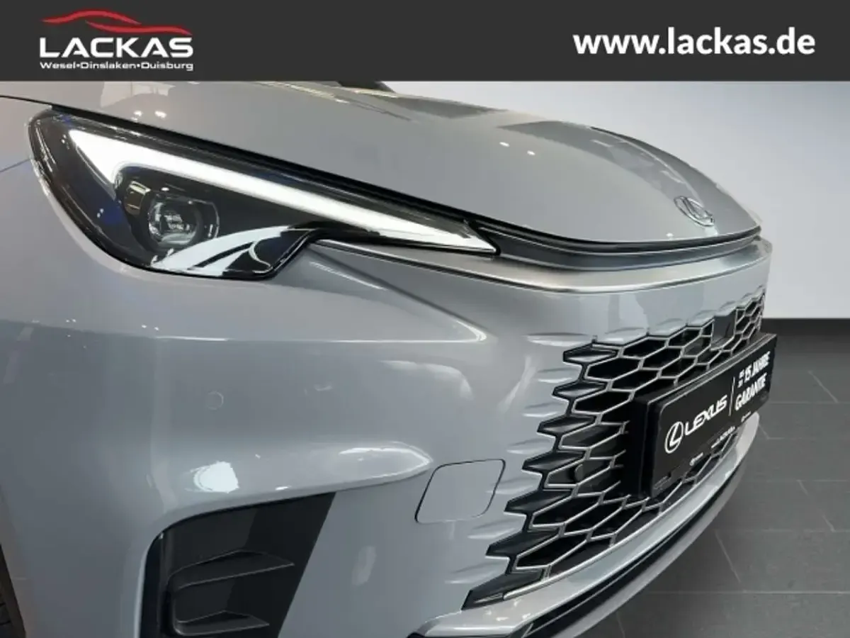 Neu Lexus LBX 136 PS (100 kW) 2026 Manhattengrau SUV
