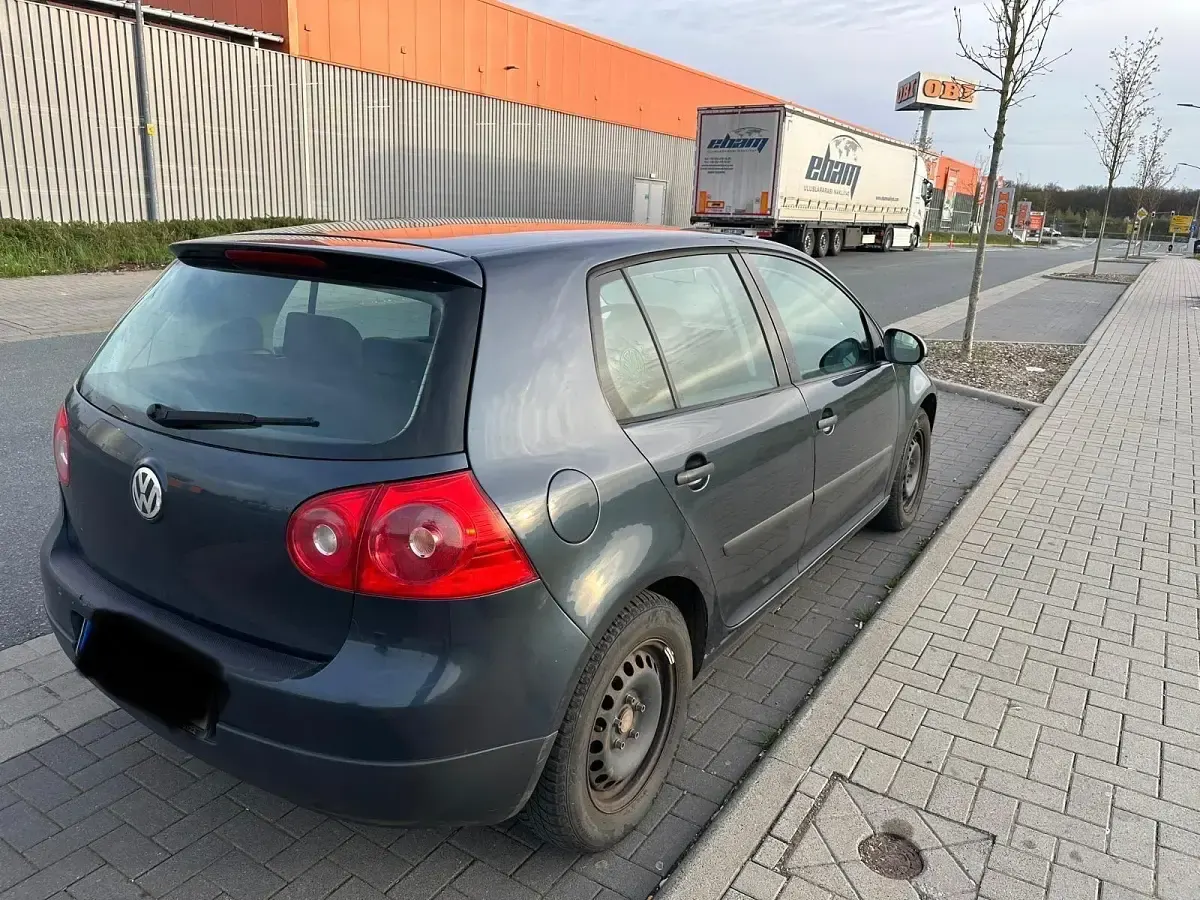 Gebraucht VW Golf V 75 PS (55 kW) 2005 Blau Kleinwagen