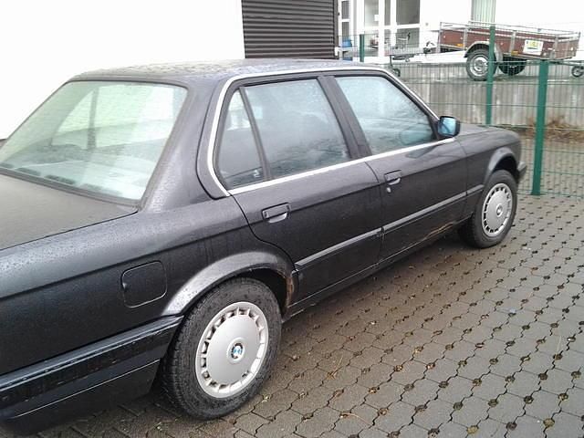 Gebraucht BMW 316 99 PS (72 kW) 1990 Schwarz metallic Limousine