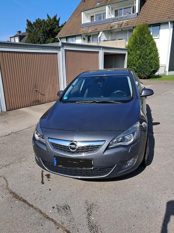 Gebraucht Opel Astra Edition 101 PS (74 kW) 2010 Andere farben Limousine