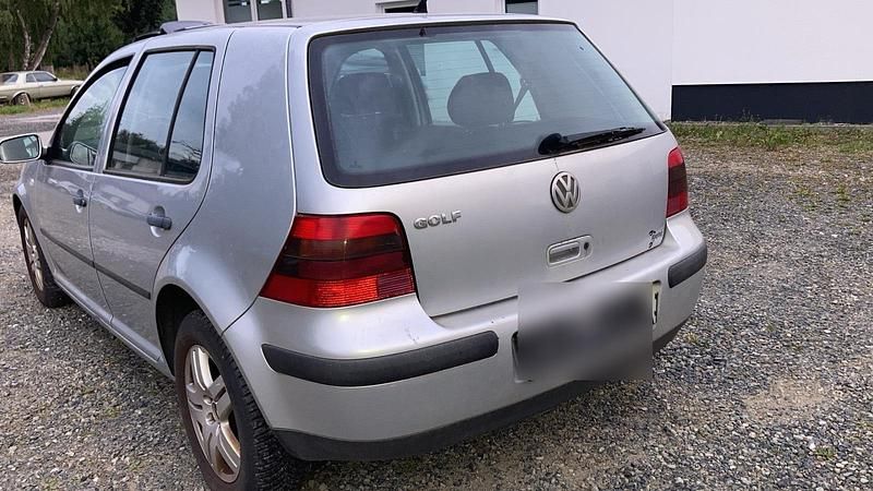 Grau Gebraucht 2002 VW Golf IV Kleinwagen | 490 € (Superpreis) - Bild 1/4