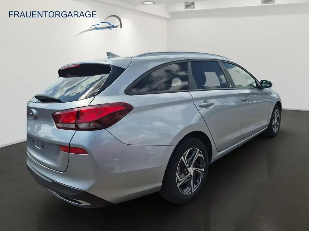 Gebraucht Hyundai i30 Edition 30 120 PS (88 kW) 2021 Shimmering silver Kombi