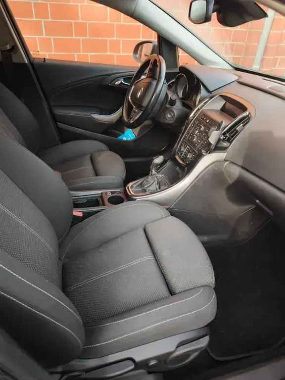 Gebraucht Opel Astra 140 PS (102 kW) 2012 Schwarz Limousine